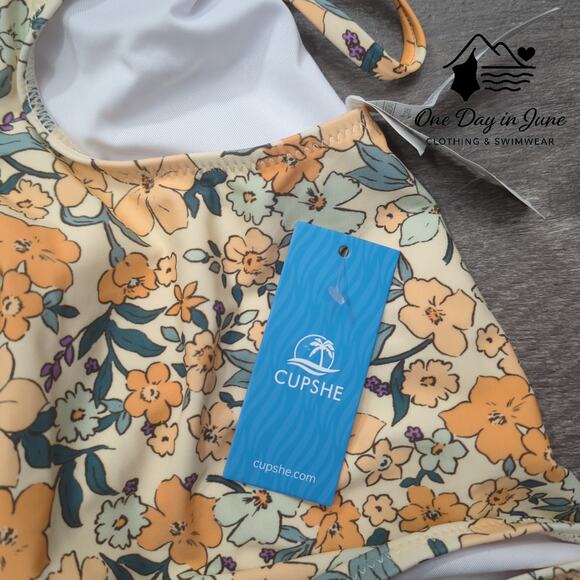 Cupshe Ditsy Daisy Ruffle Lace Up Back One Piece Swimsuit Size M - Picture 4 of 7